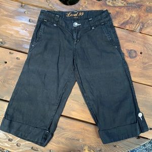 Level 99 black 100% linen capris